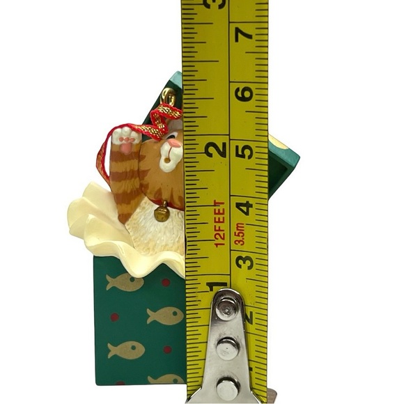 Hallmark Keepsake Ornament 2005 Mischievous Kittens Collectors Series Cat In Box - Picture 8 of 8